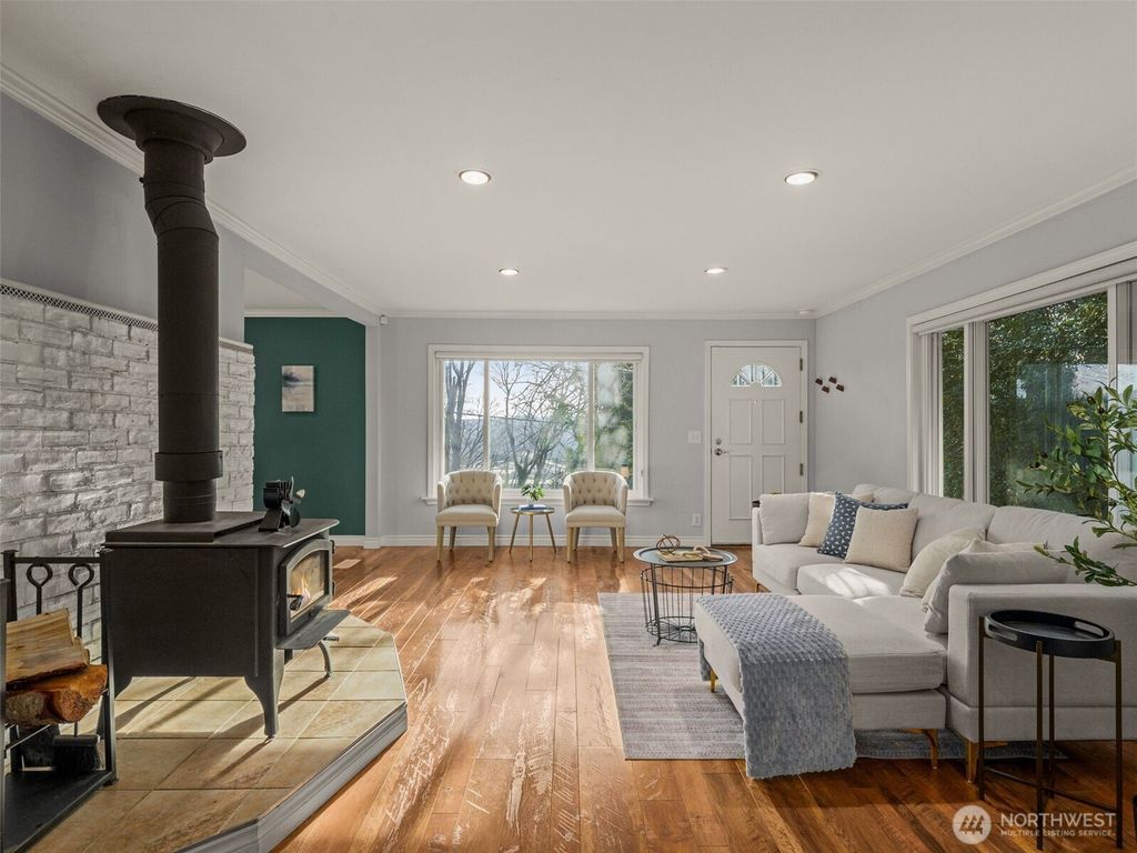 Photo of 3928 S Pilgrim St St, Seattle, WA 98118 (MLS # 2473049)