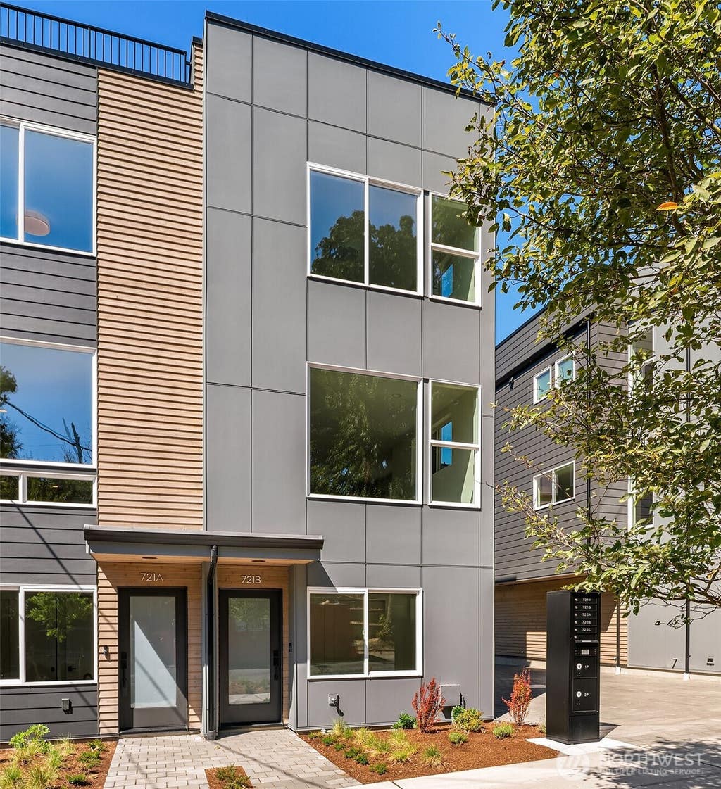 Photo of 721 15th Avenue #B, Seattle, WA 98122 (MLS # 2567048)