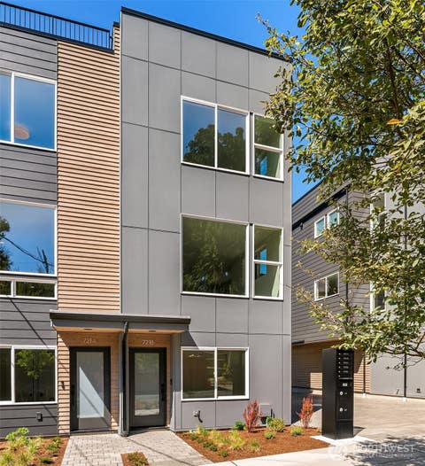 Photo of 721 15th Avenue #B, Seattle, WA 98122 (MLS # 2567048)