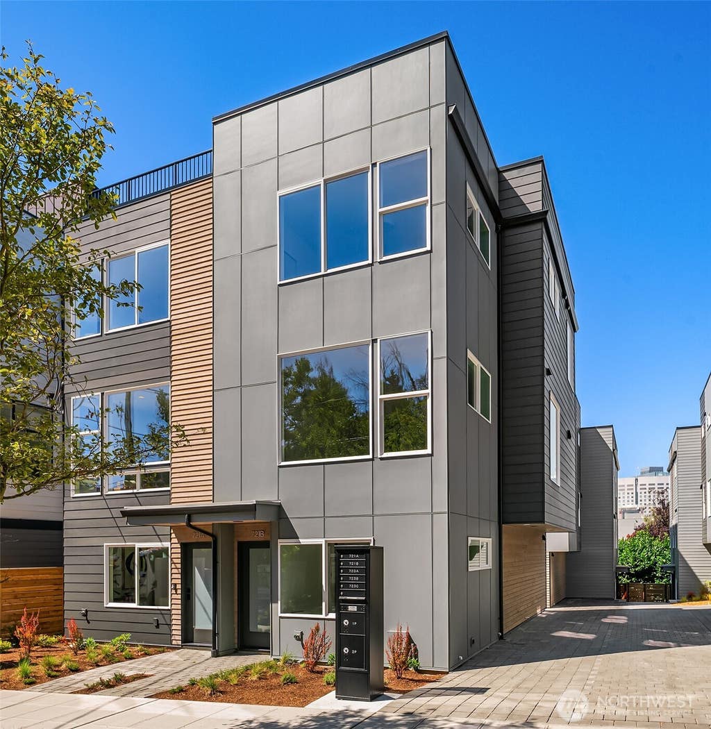 Photo of 721 15th Avenue #B, Seattle, WA 98122 (MLS # 2567048)