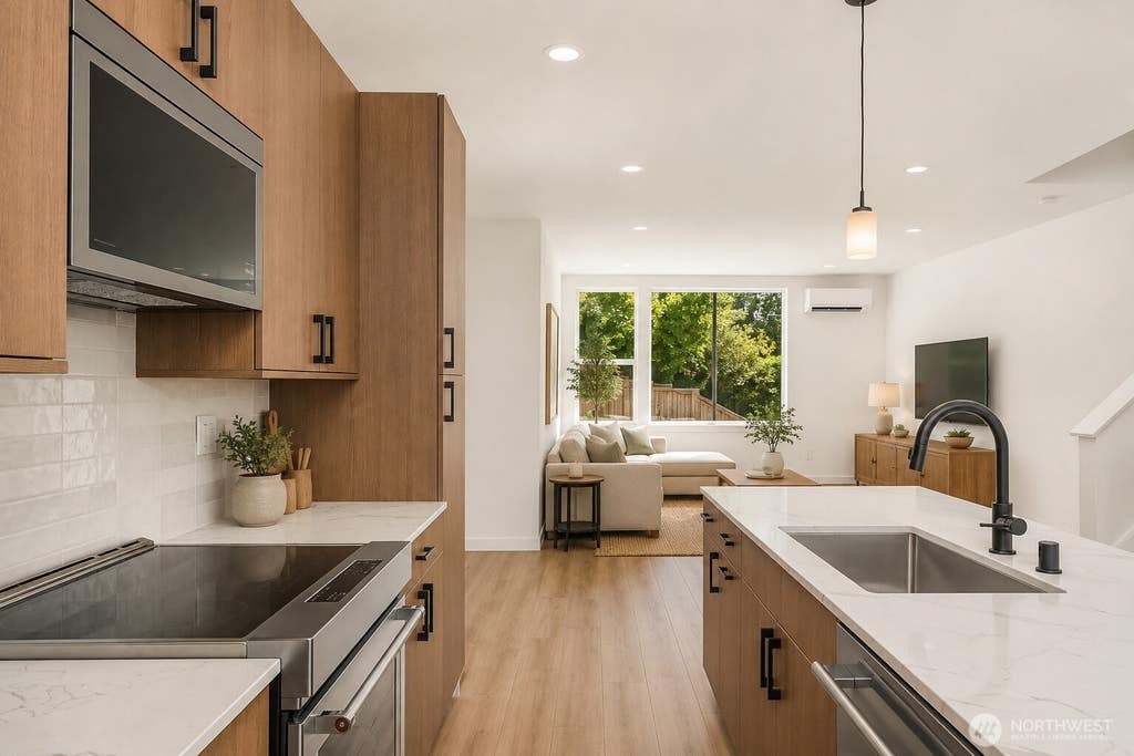 Photo of 721 15th Avenue #B, Seattle, WA 98122 (MLS # 2567048)