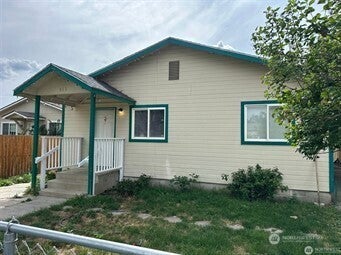 Photo of 313 N G" Street, Toppenish, WA 98948 (MLS # 2578253)