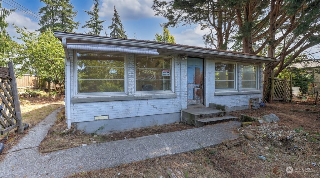 Photo of 18306 12th Avenue NE, Shoreline, WA 98155 (MLS # 2301394)