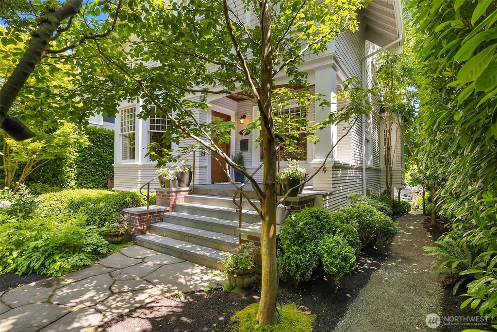 Photo of 914 18th Avenue E, Seattle, WA 98112 (MLS # 2386266)