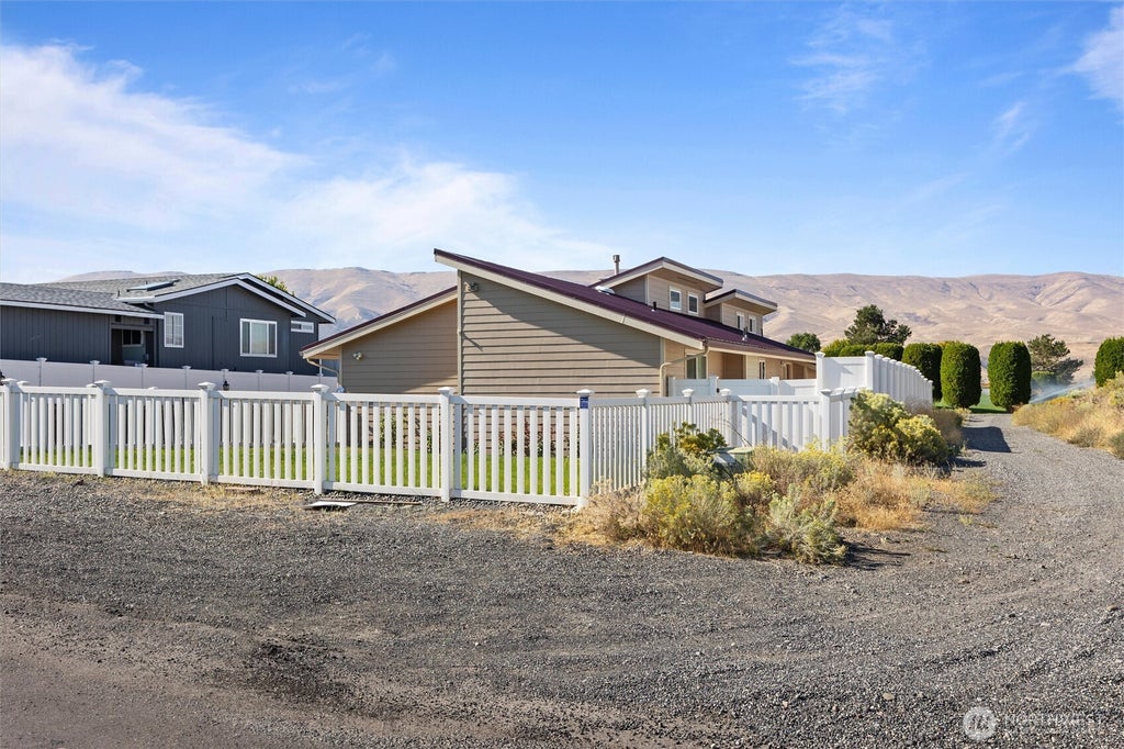 Photo of 210 SW Pear Place, Mattawa, WA 99349 (MLS # 2584133)