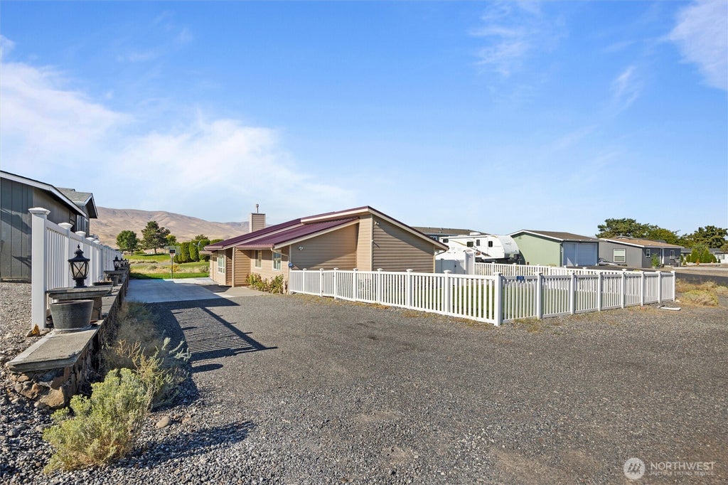 Photo of 210 SW Pear Place, Mattawa, WA 99349 (MLS # 2584133)