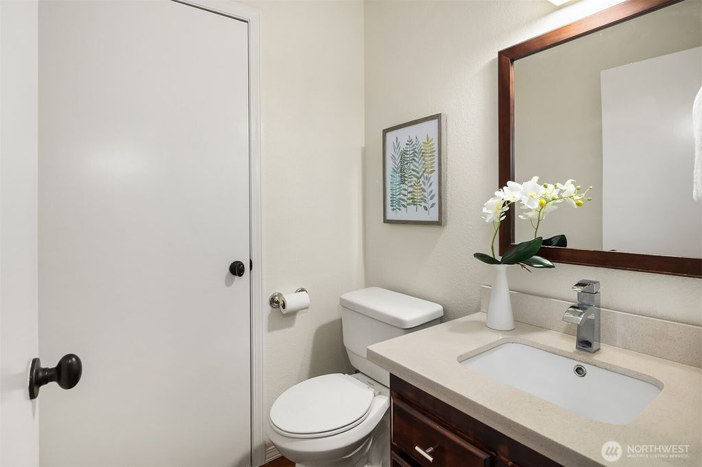 Photo of 8005 NE 150th st St, Kenmore, WA 98028 (MLS # 2376414)