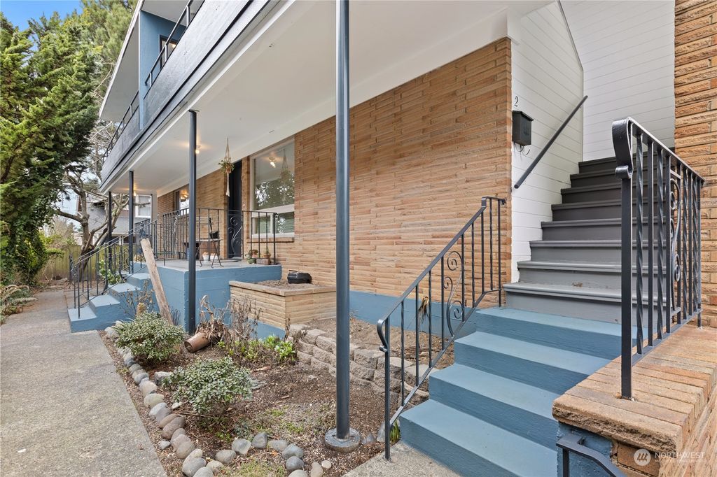 Photo of 6721 24th Avenue NW, Seattle, WA 98122 (MLS # 2199593)