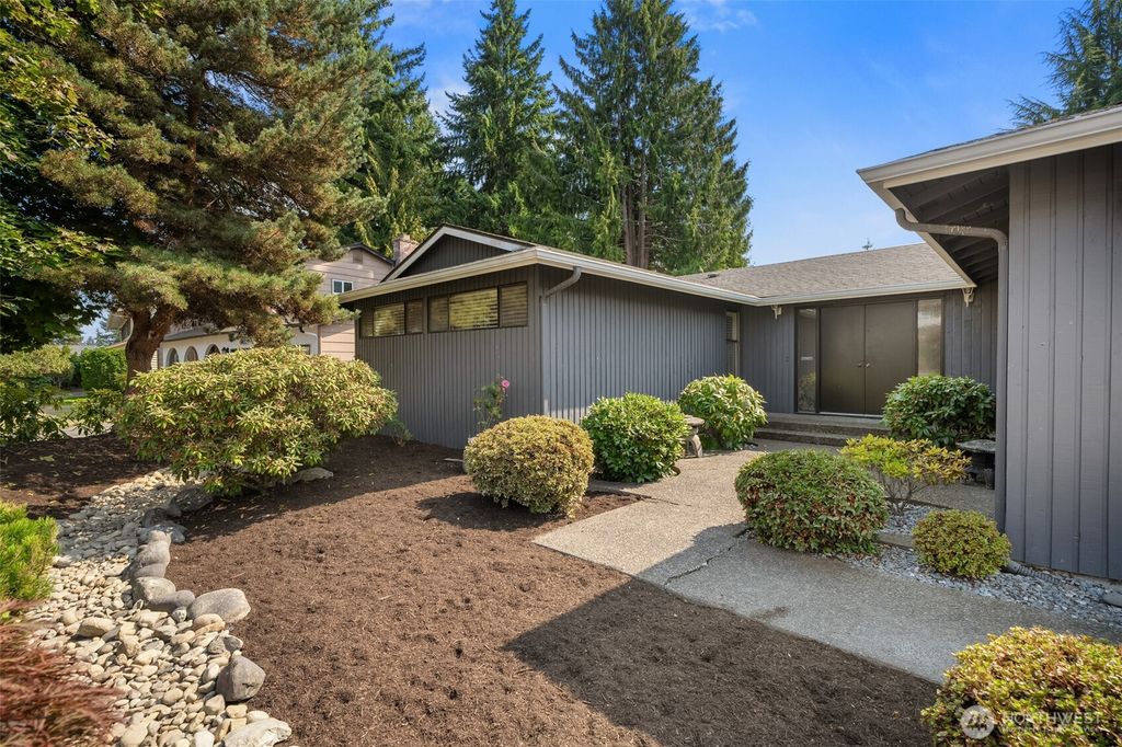 Photo of 3713 SW 319th St, Federal Way, WA 98023 (MLS # 2443226)