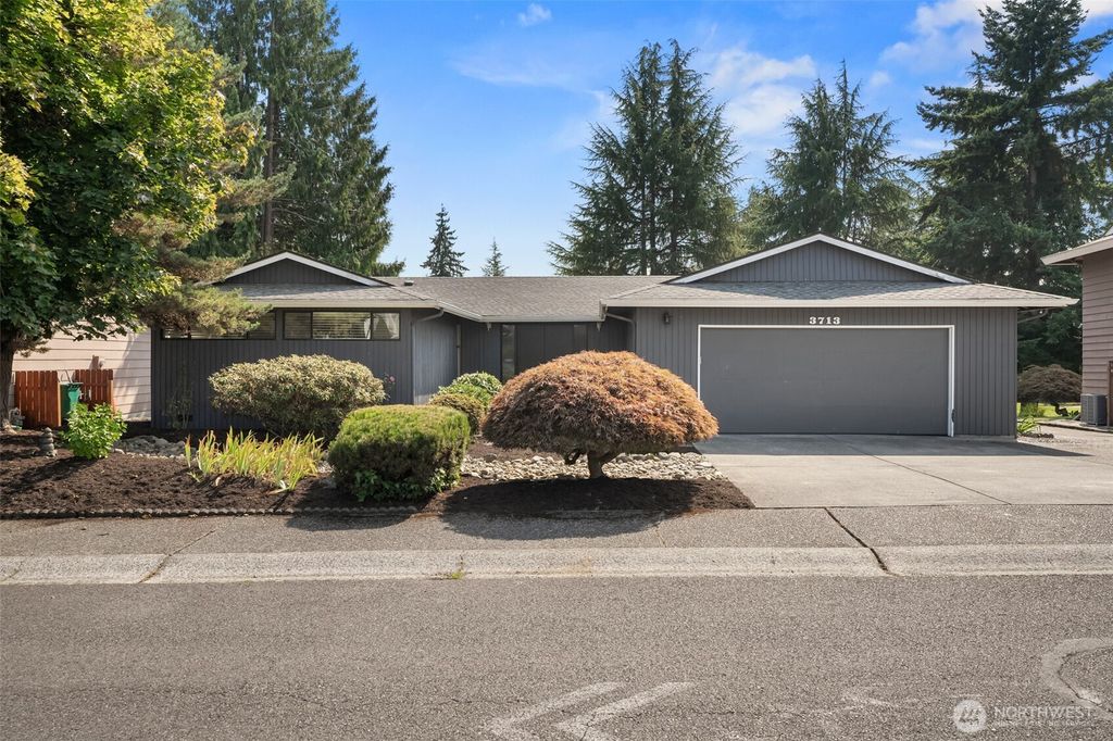 Photo of 3713 SW 319th St, Federal Way, WA 98023 (MLS # 2443226)