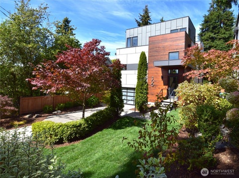 Photo of 300 NE 91st Street, Seattle, WA 98115 (MLS # 2580248)