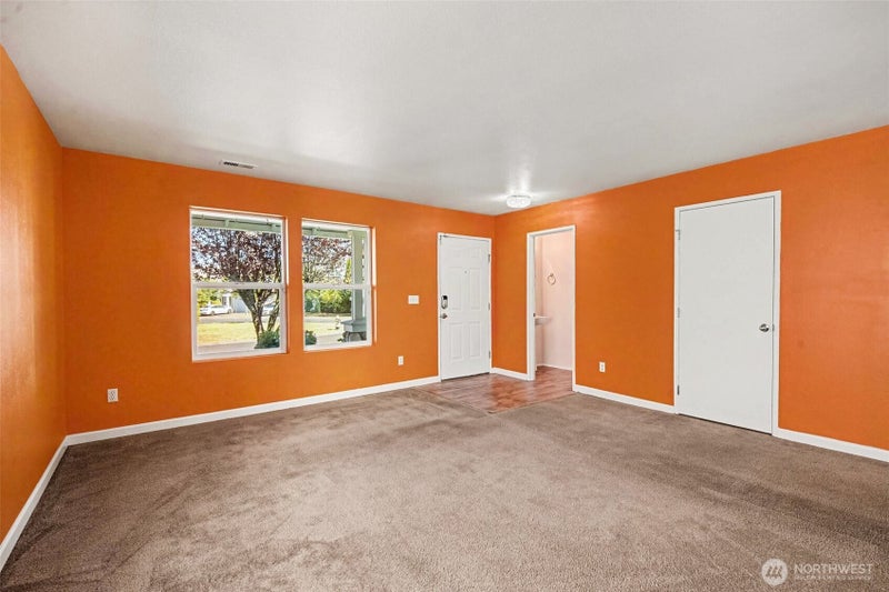9506 185th Street E