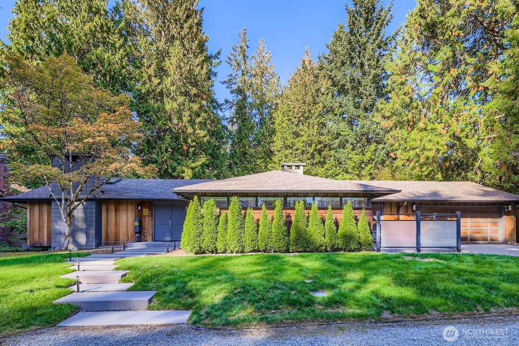 Photo of 12862 NE 10th Place, Bellevue, WA 98005 (MLS # 2443114)