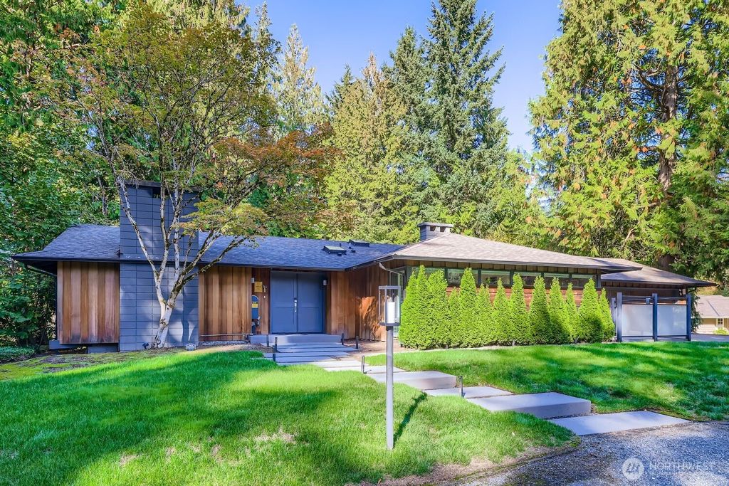 Photo of 12862 NE 10th Place, Bellevue, WA 98005 (MLS # 2443114)