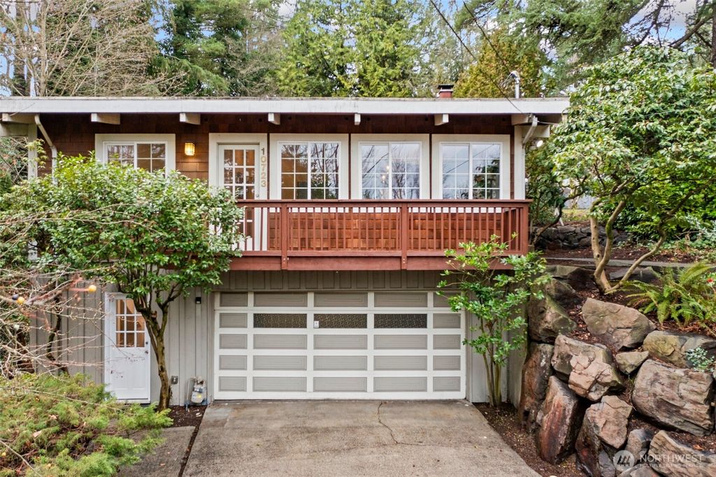 Photo of 10723 24th Avenue NE, Seattle, WA 98125 (MLS # 2468433)