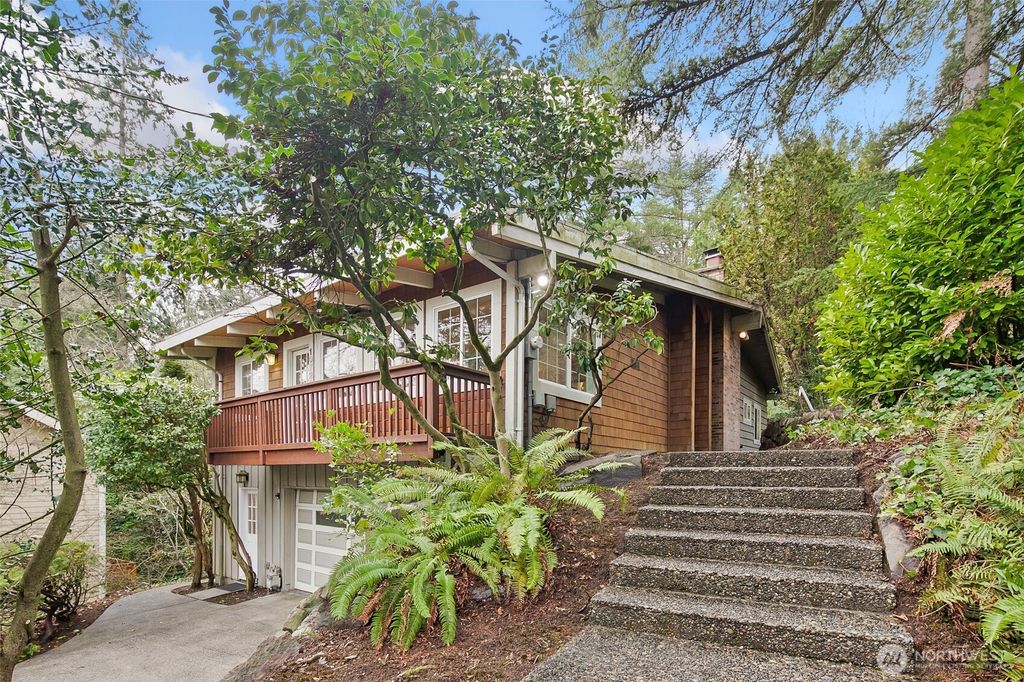 Photo of 10723 24th Avenue NE, Seattle, WA 98125 (MLS # 2468433)