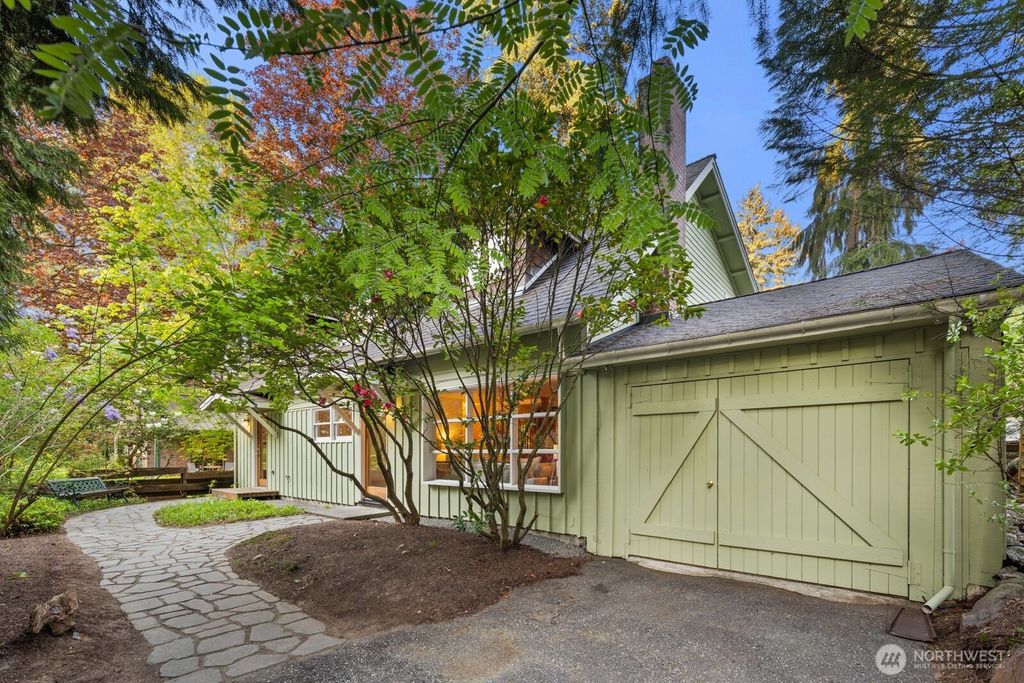 Photo of 12746 10th Avenue NE, Seattle, WA 98125 (MLS # 2519214)