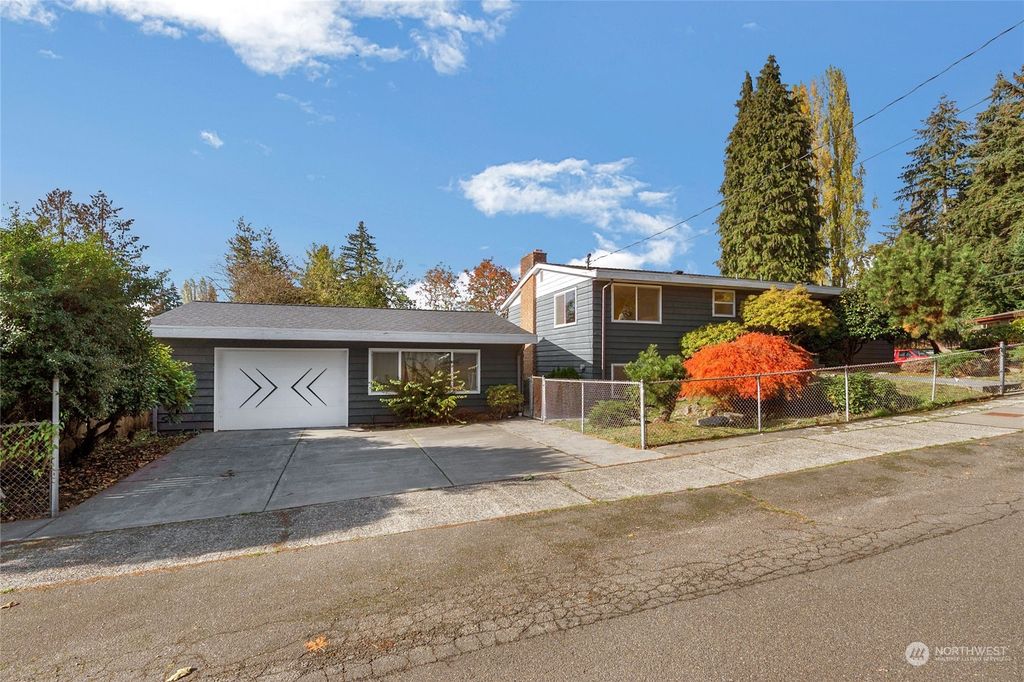 Photo of 12821 25th Avenue NE, Seattle, WA 98125 (MLS # 2016314)