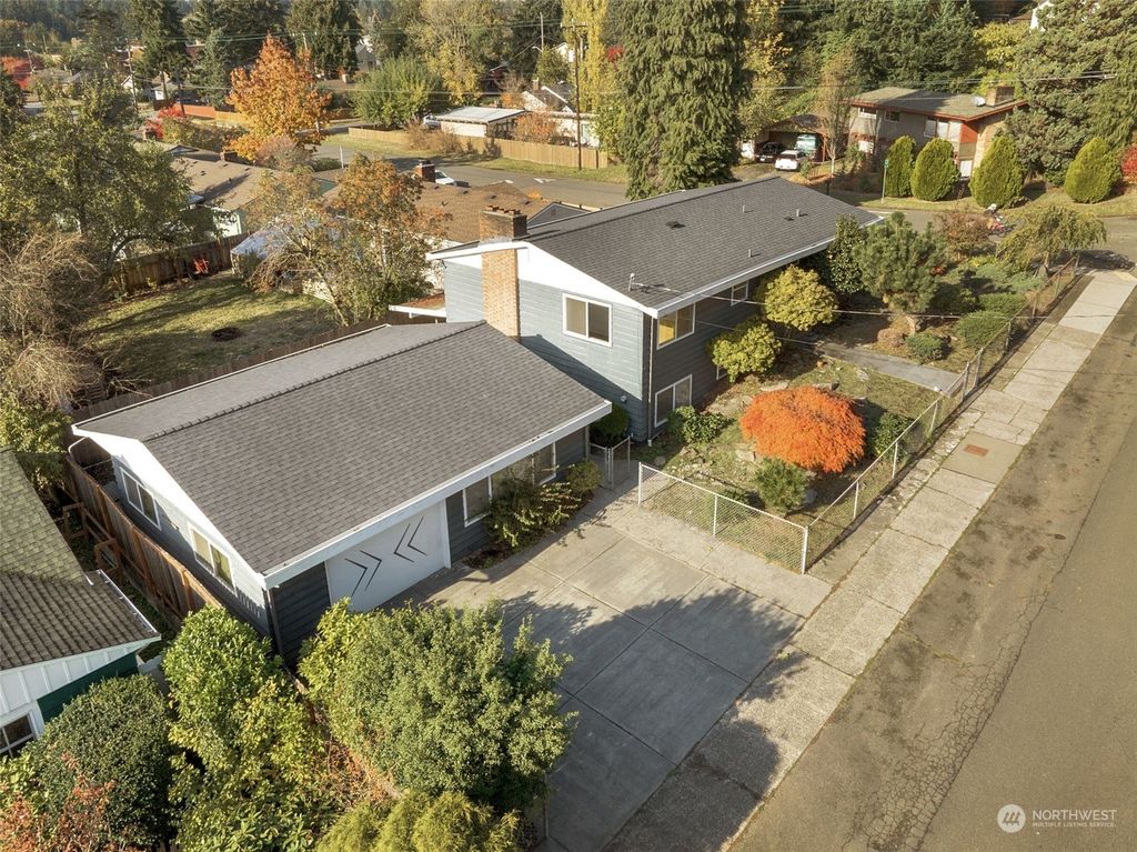 Photo of 12821 25th Avenue NE, Seattle, WA 98125 (MLS # 2016314)