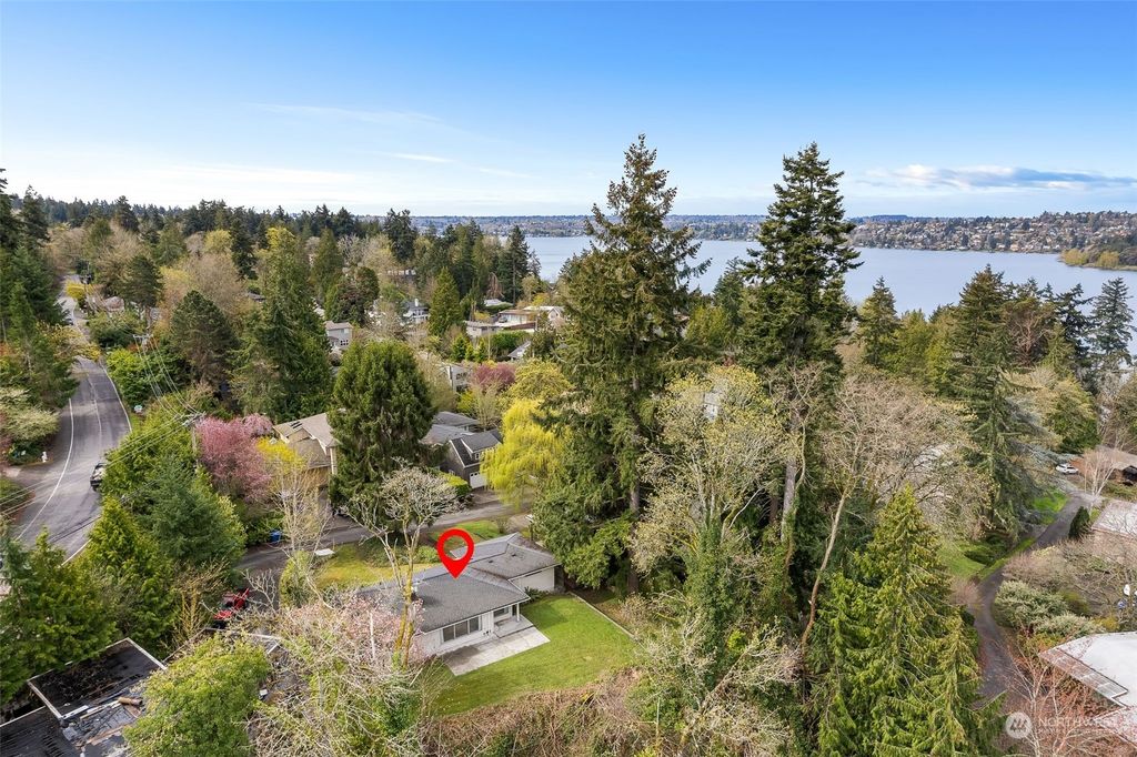 Photo of 8032 SE 57th Street, Mercer Island, WA 98040 (MLS # 2057155)