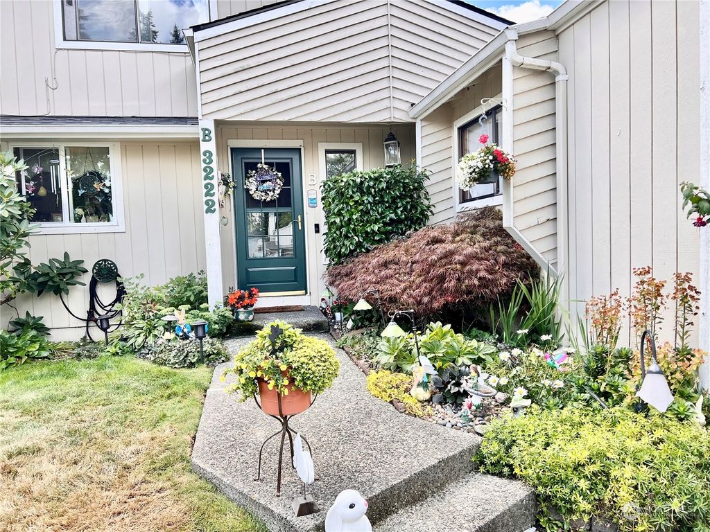Photo of 3222 134th Place SW #B, Lynnwood, WA 98087 (MLS # 2144515)