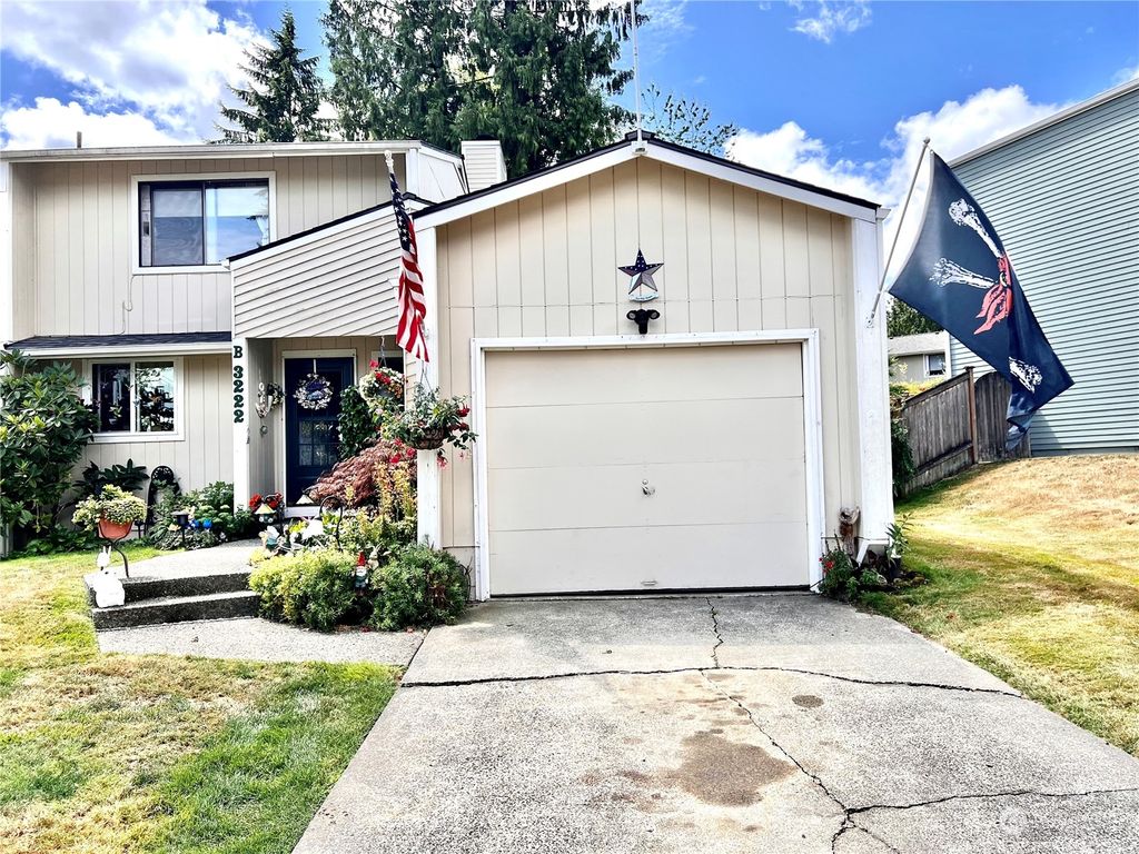 Photo of 3222 134th Place SW #B, Lynnwood, WA 98087 (MLS # 2144515)