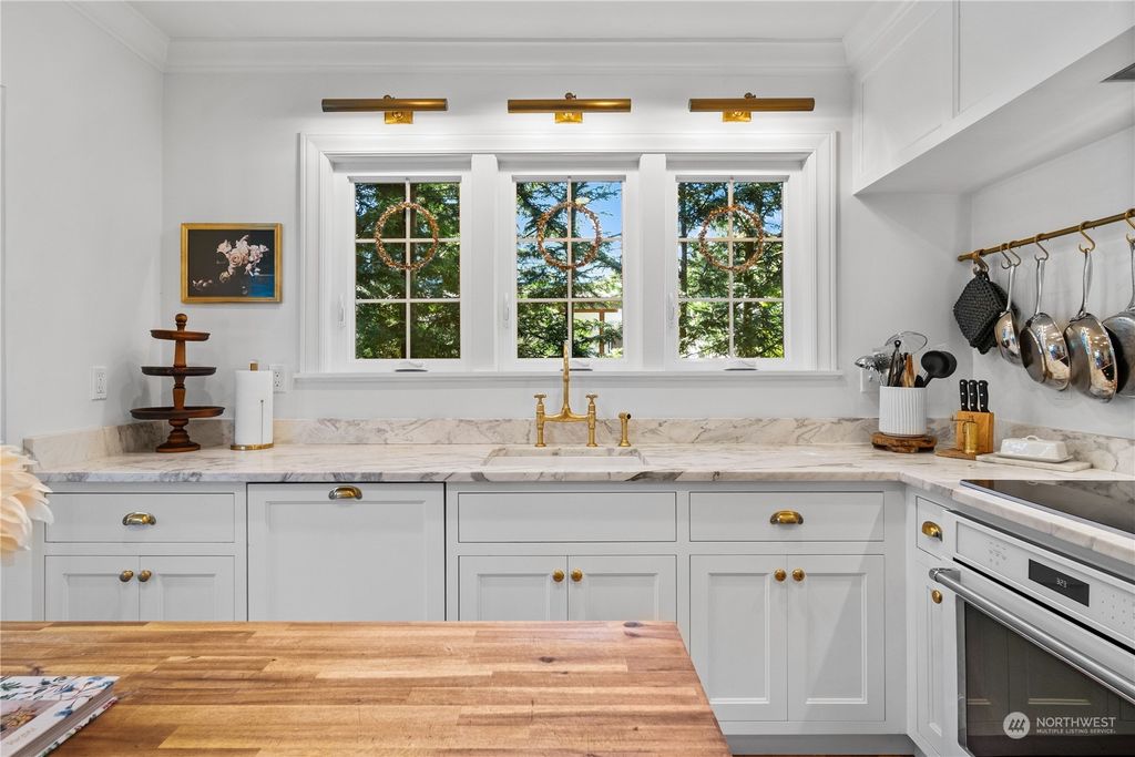 Photo of 1010 NW 83rd Street, Seattle, WA 98117 (MLS # 2246846)