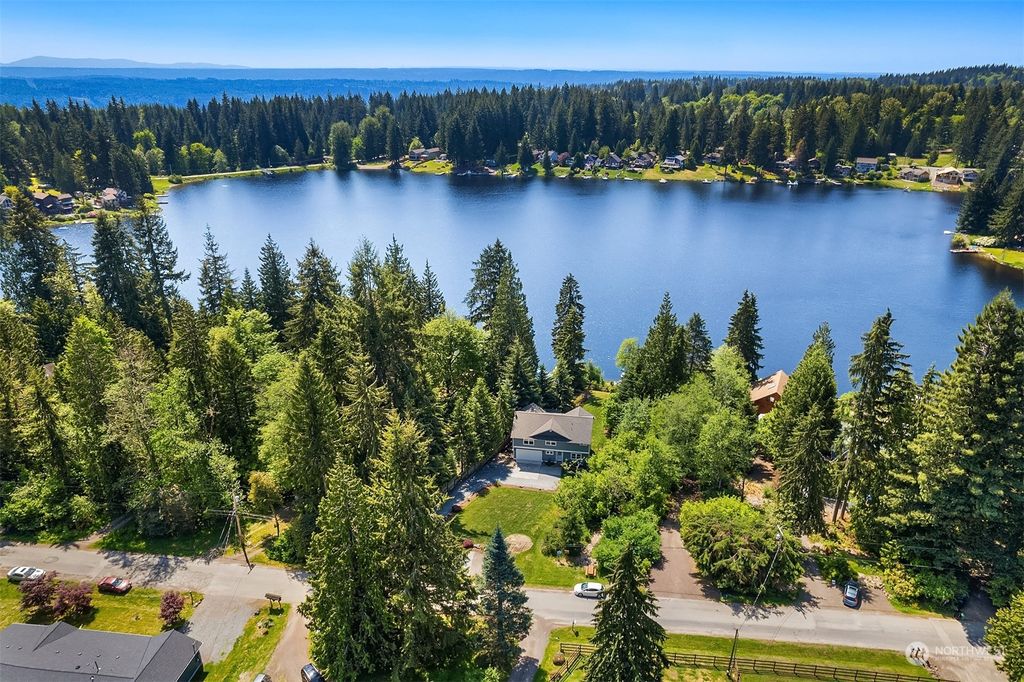 Photo of 19831 330th Avenue NE, Duvall, WA 98019 (MLS # 2071748)