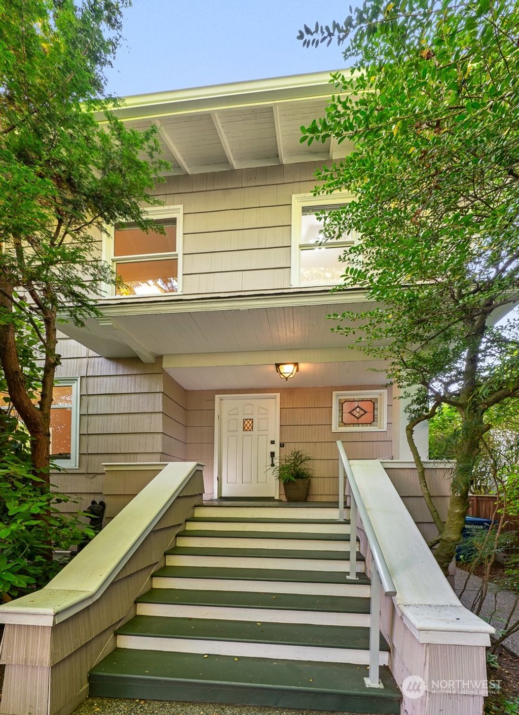 Photo of 1611 2nd Avenue N, Seattle, WA 98109 (MLS # 2275383)