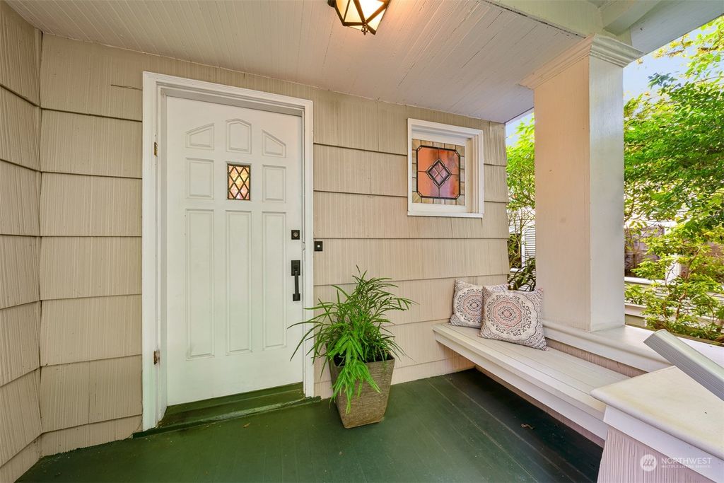 Photo of 1611 2nd Avenue N, Seattle, WA 98109 (MLS # 2275383)