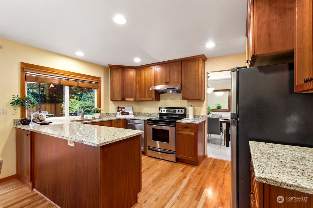 Photo of 13907 177th Place NE, Redmond, WA 98052 (MLS # 2015239)