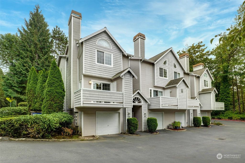 Photo of 601 12th Avenue NW #B1, Issaquah, WA 98027 (MLS # 2157184)