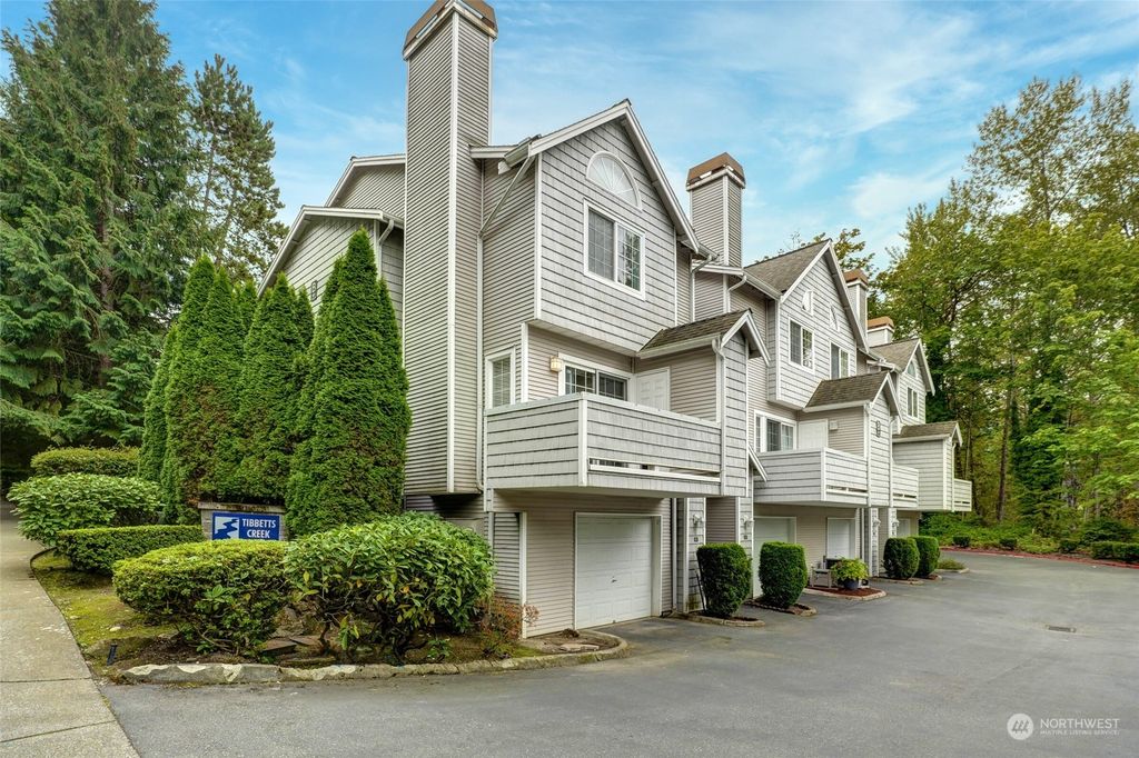 Photo of 601 12th Avenue NW #B1, Issaquah, WA 98027 (MLS # 2157184)