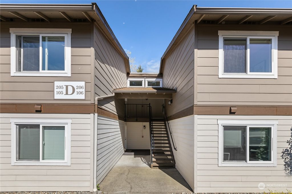 Photo of 12621 NE 130th Way #D-206, Kirkland, WA 98034 (MLS # 2068109)