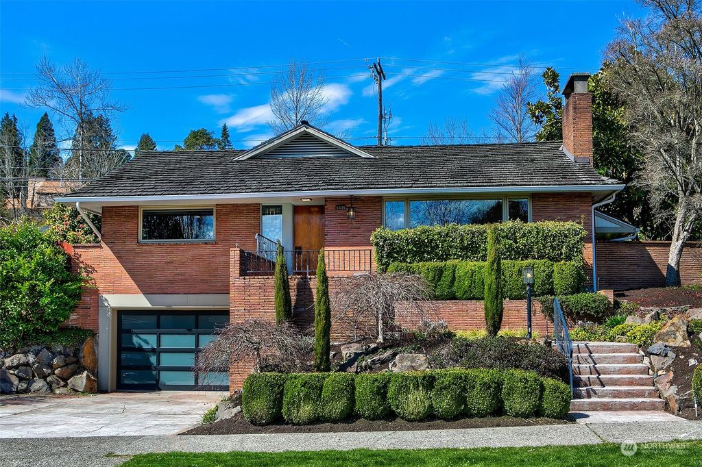 Photo of 5535 Coniston Road NE, Seattle, WA 98105 (MLS # 2041372)