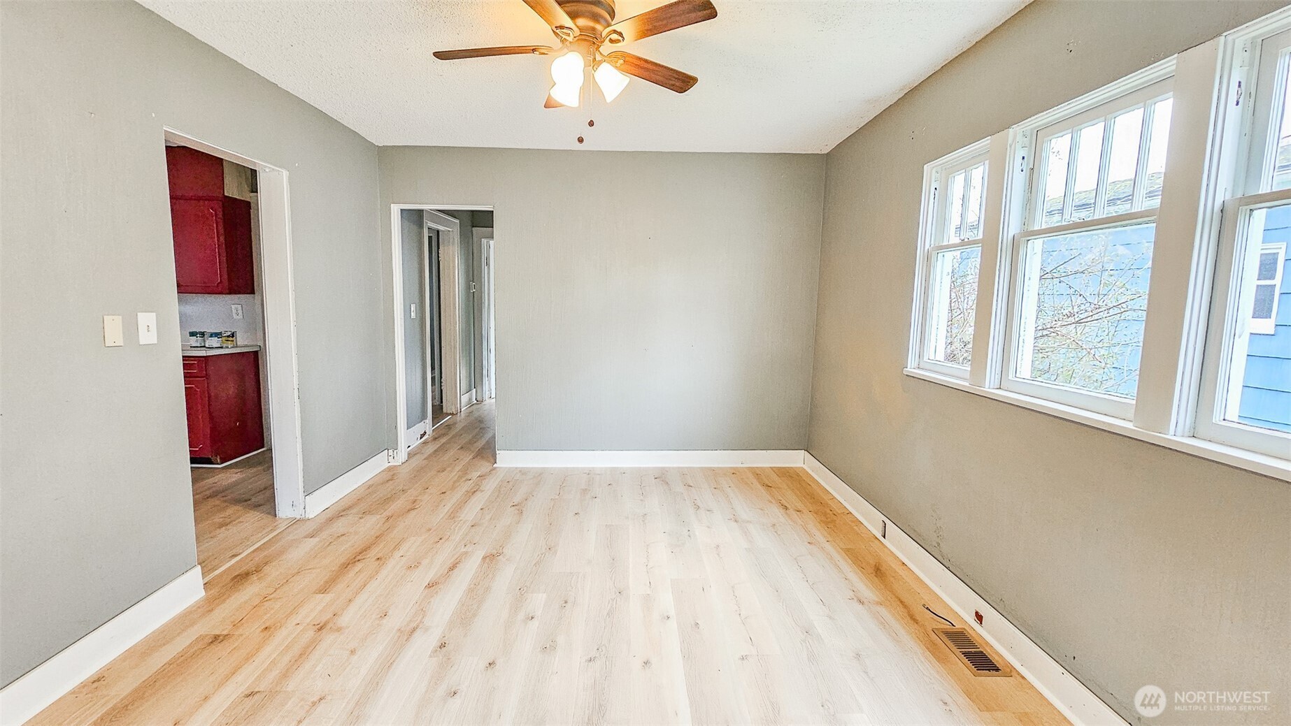 517 W Broadway Avenue