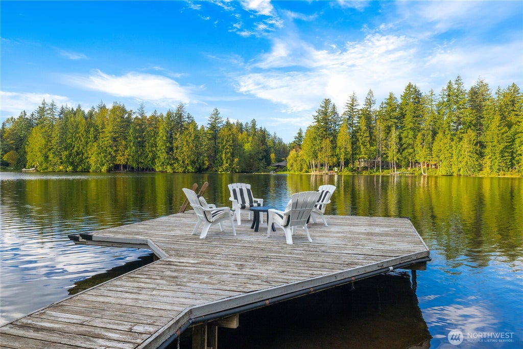 Photo of 2061 E Beaver Lake Drive SE, Sammamish, WA 98075 (MLS # 2573493)