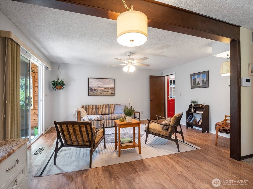 listing image 9363459304748701764