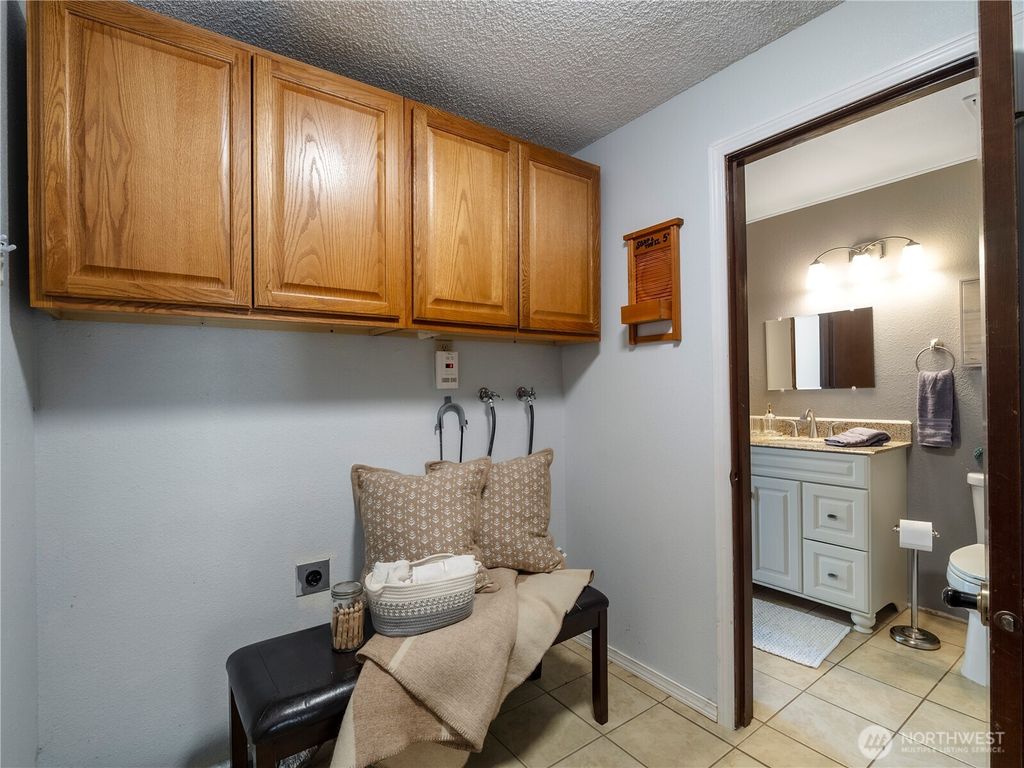 listing image 9368437813940792117