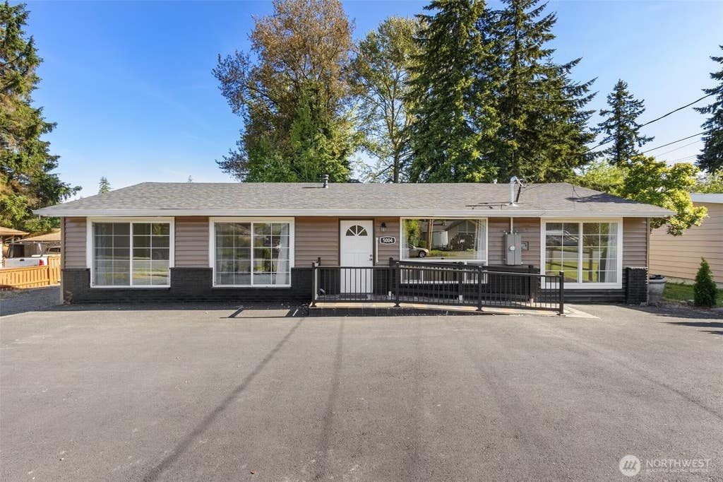 Photo of 5004 188th Street SW, Lynnwood, WA 98037 (MLS # 2548572)