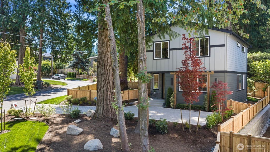 Photo of 12831 NE 78th Place, Kirkland, WA 98033 (MLS # 2552224)