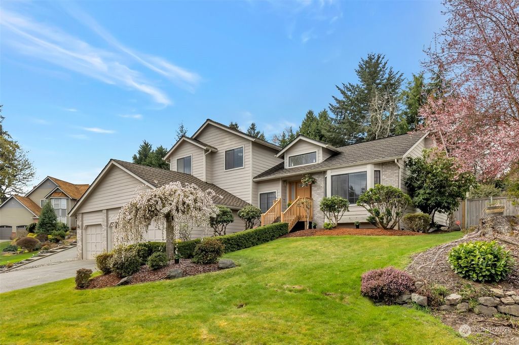 Photo of 32905 46th Court SW, Federal Way, WA 98023 (MLS # 2205191)