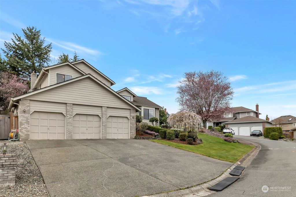 Photo of 32905 46th Court SW, Federal Way, WA 98023 (MLS # 2205191)