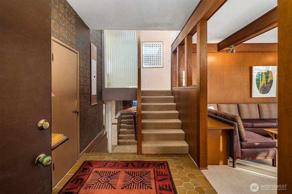 Photo of 7018 32nd Avenue NE, Seattle, WA 98115 (MLS # 2469666)