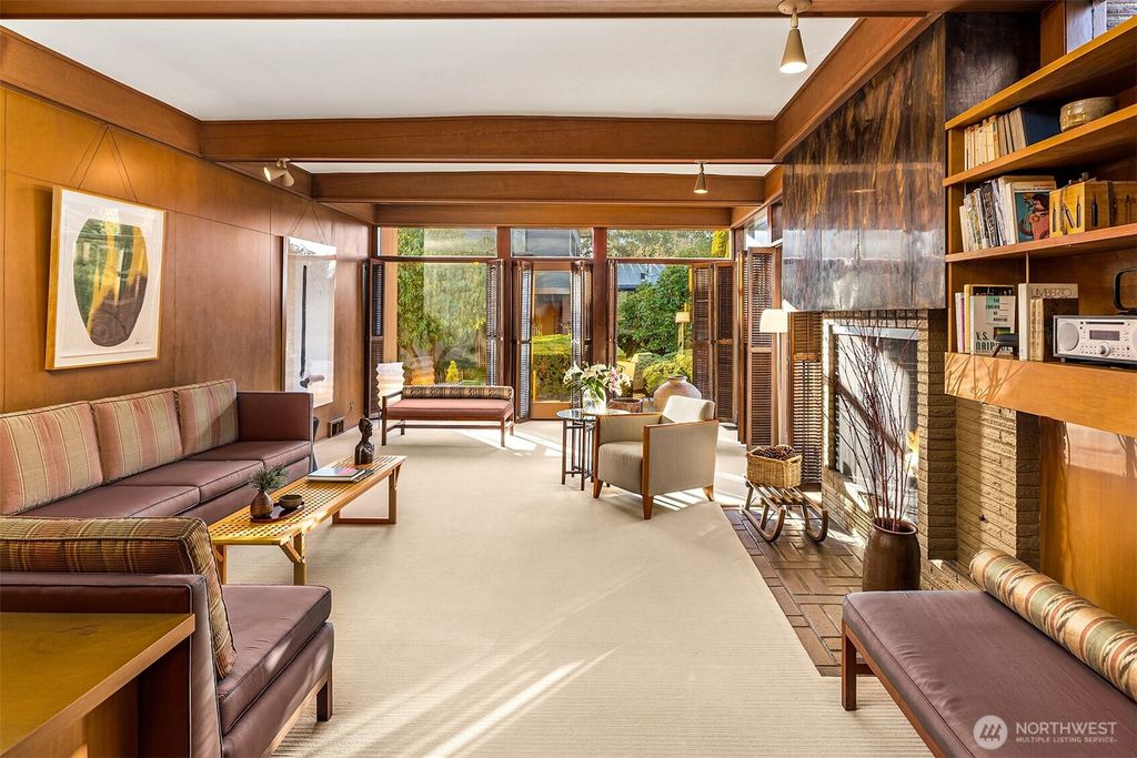 Photo of 7018 32nd Avenue NE, Seattle, WA 98115 (MLS # 2469666)