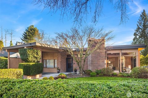 Photo of 7018 32nd Avenue NE, Seattle, WA 98115 (MLS # 2469666)