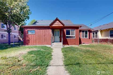 Photo of 439 N 5th Street, Walla Walla, WA 99362 (MLS # 2400756)