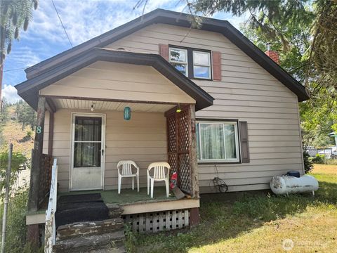 Photo of 8 S main Street, Curlew, WA 99118 (MLS # 2395369)