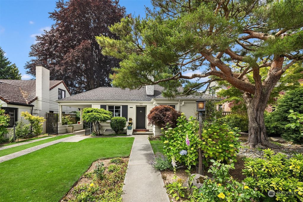 Photo of 3615 Magnolia Boulevard W, Seattle, WA 98199 (MLS # 2254104)