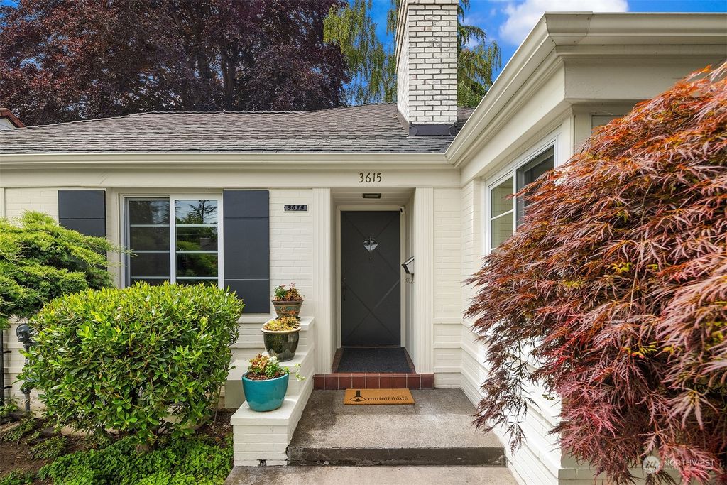 Photo of 3615 Magnolia Boulevard W, Seattle, WA 98199 (MLS # 2254104)